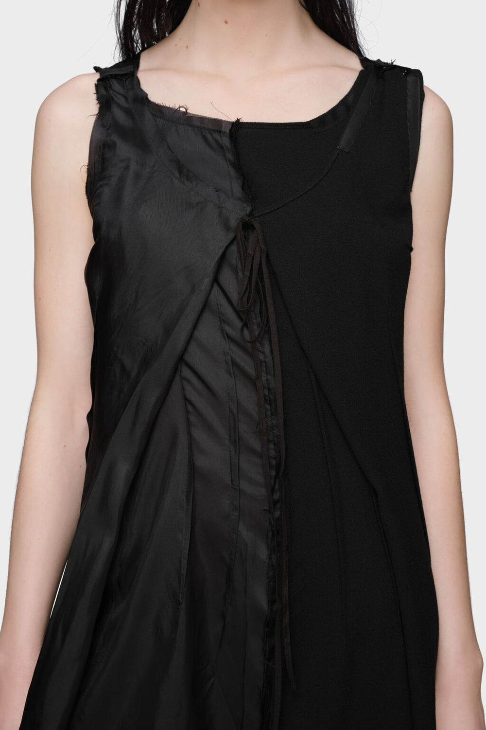Anonymity of the Lining Dress