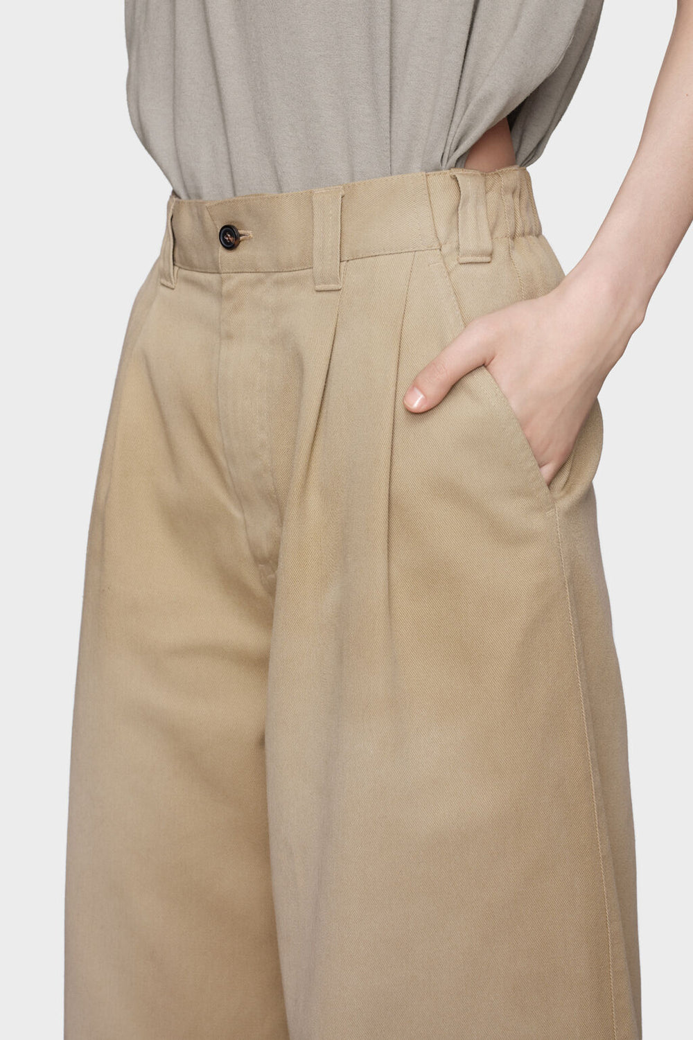Wide-leg trousers