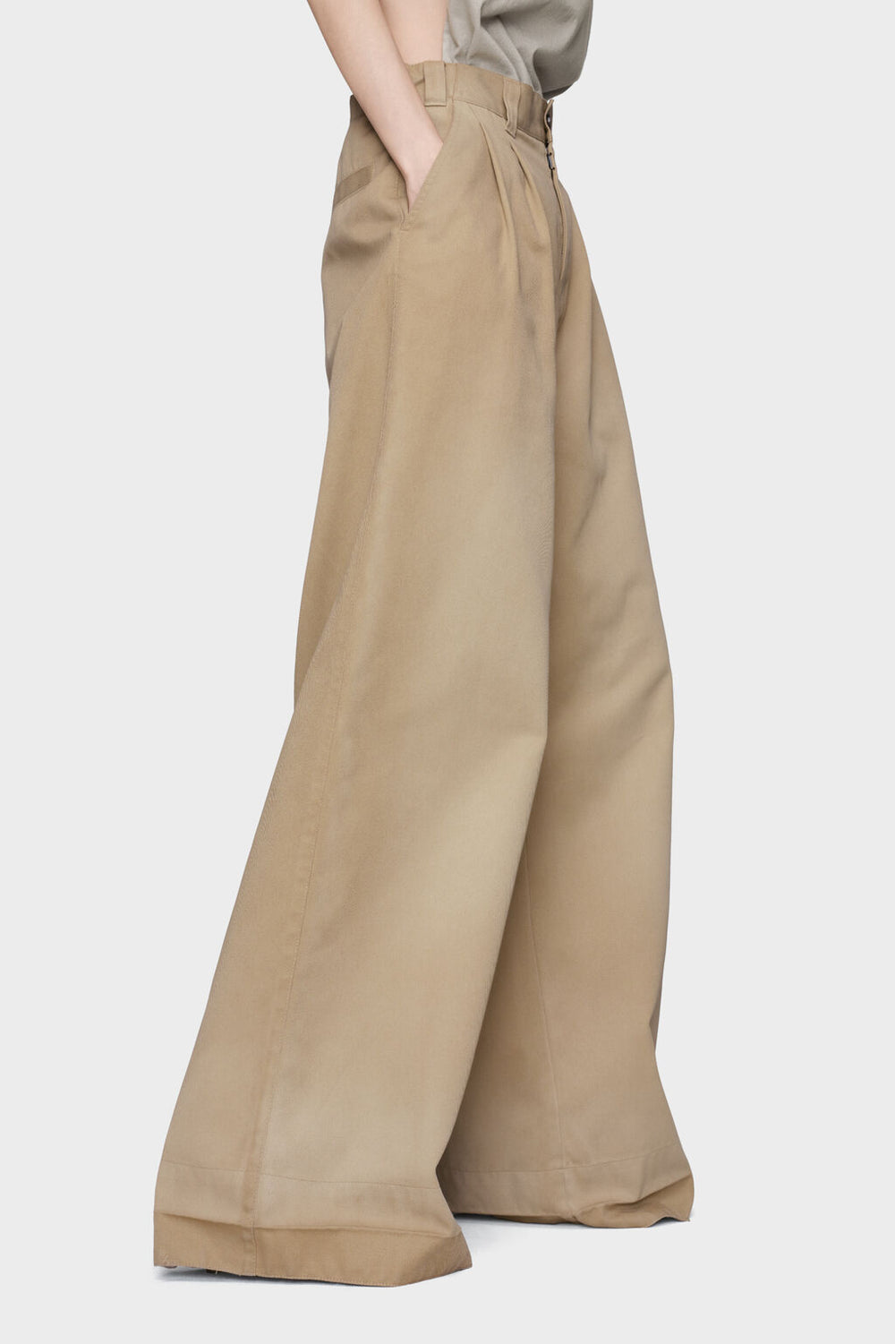 Wide-leg trousers