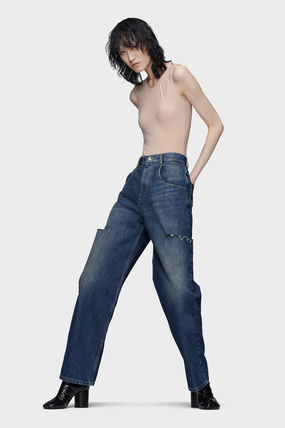 Cut-out jeans
