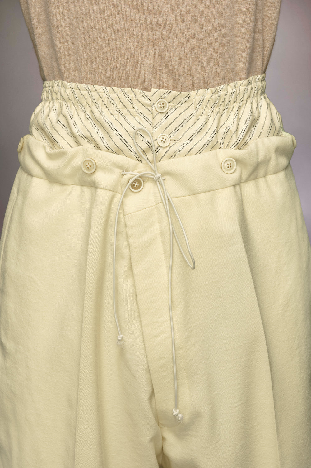 Anonymity of the lining trousers