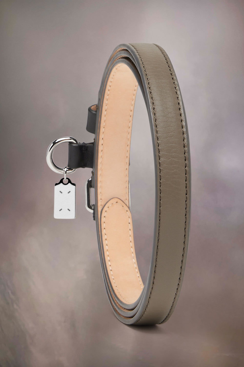 Contrast leather belt