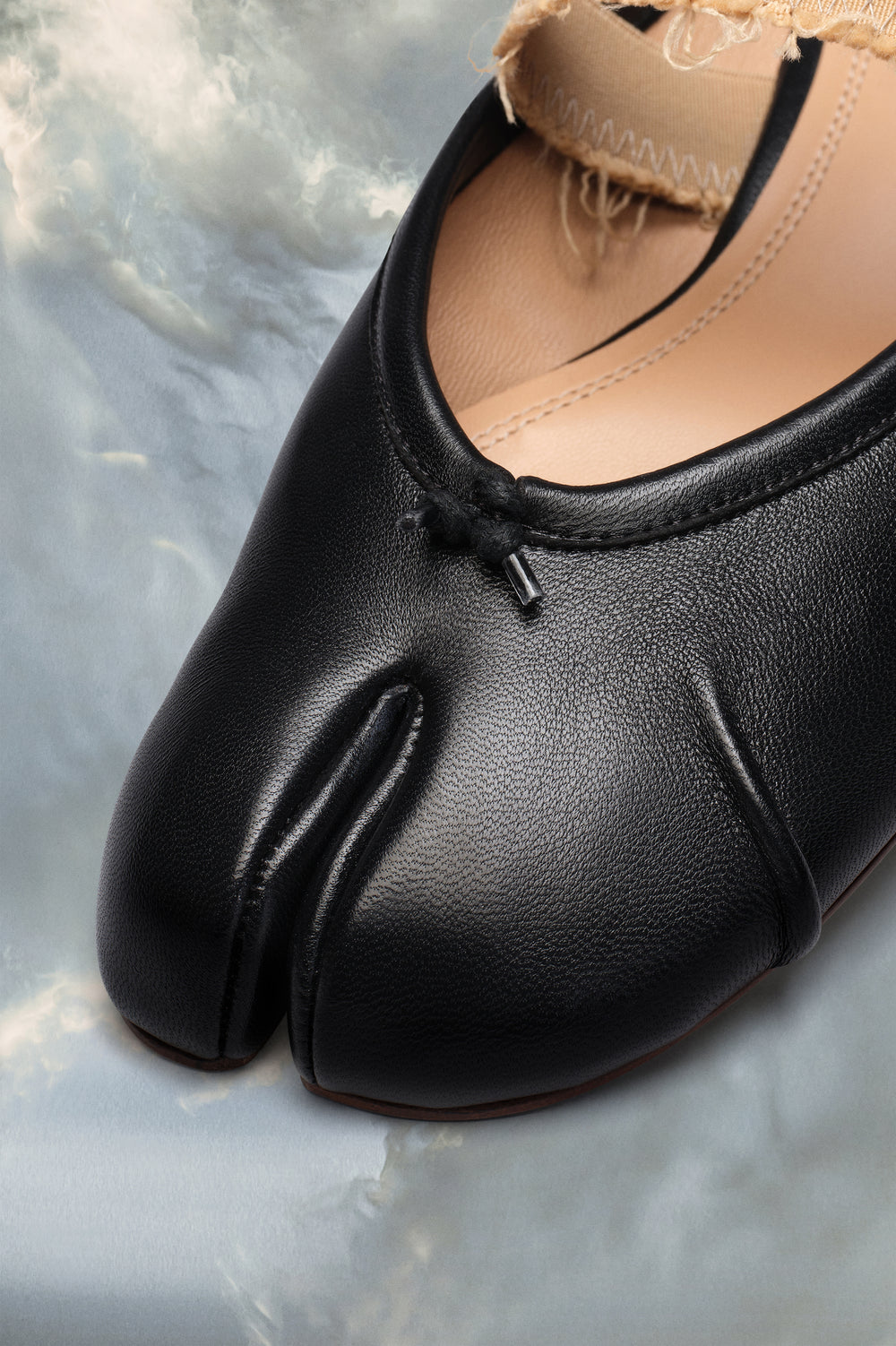 Tabi elastic band mule