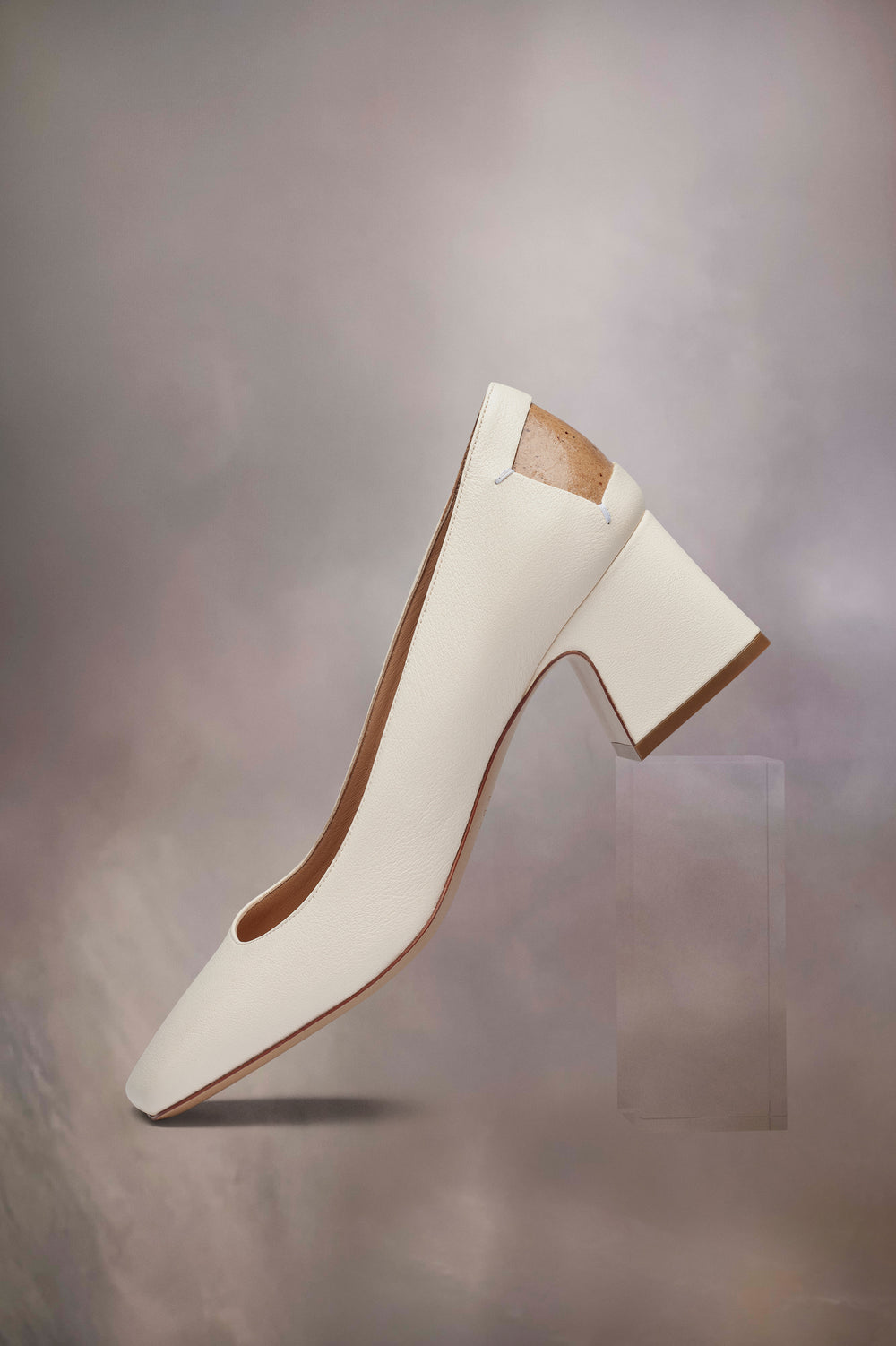 Four stitches décortiqué pumps