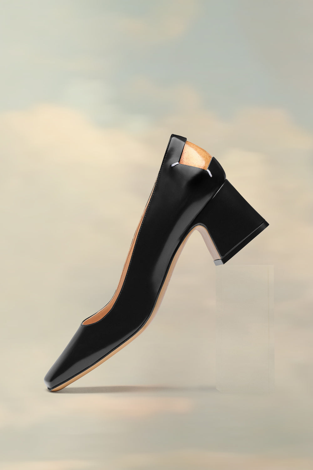 Four stitches décortiqué pumps