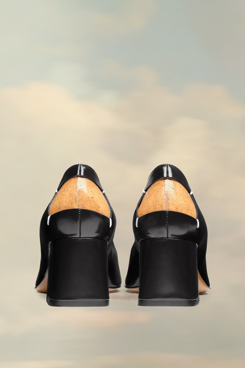Four stitches décortiqué pumps