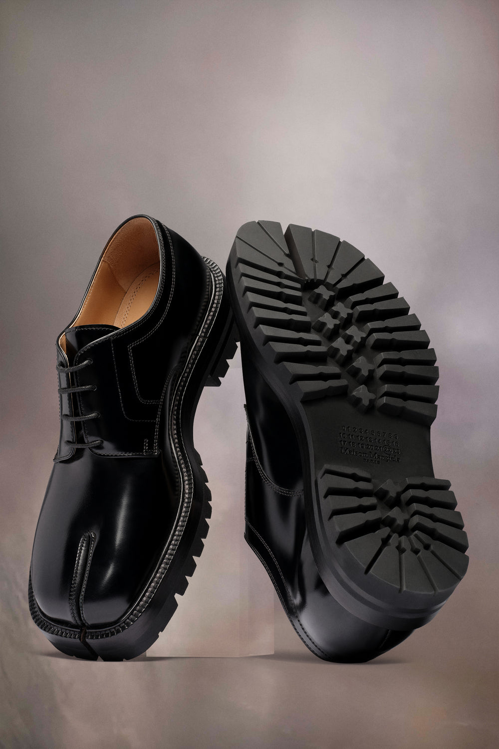 Tabi lace-ups