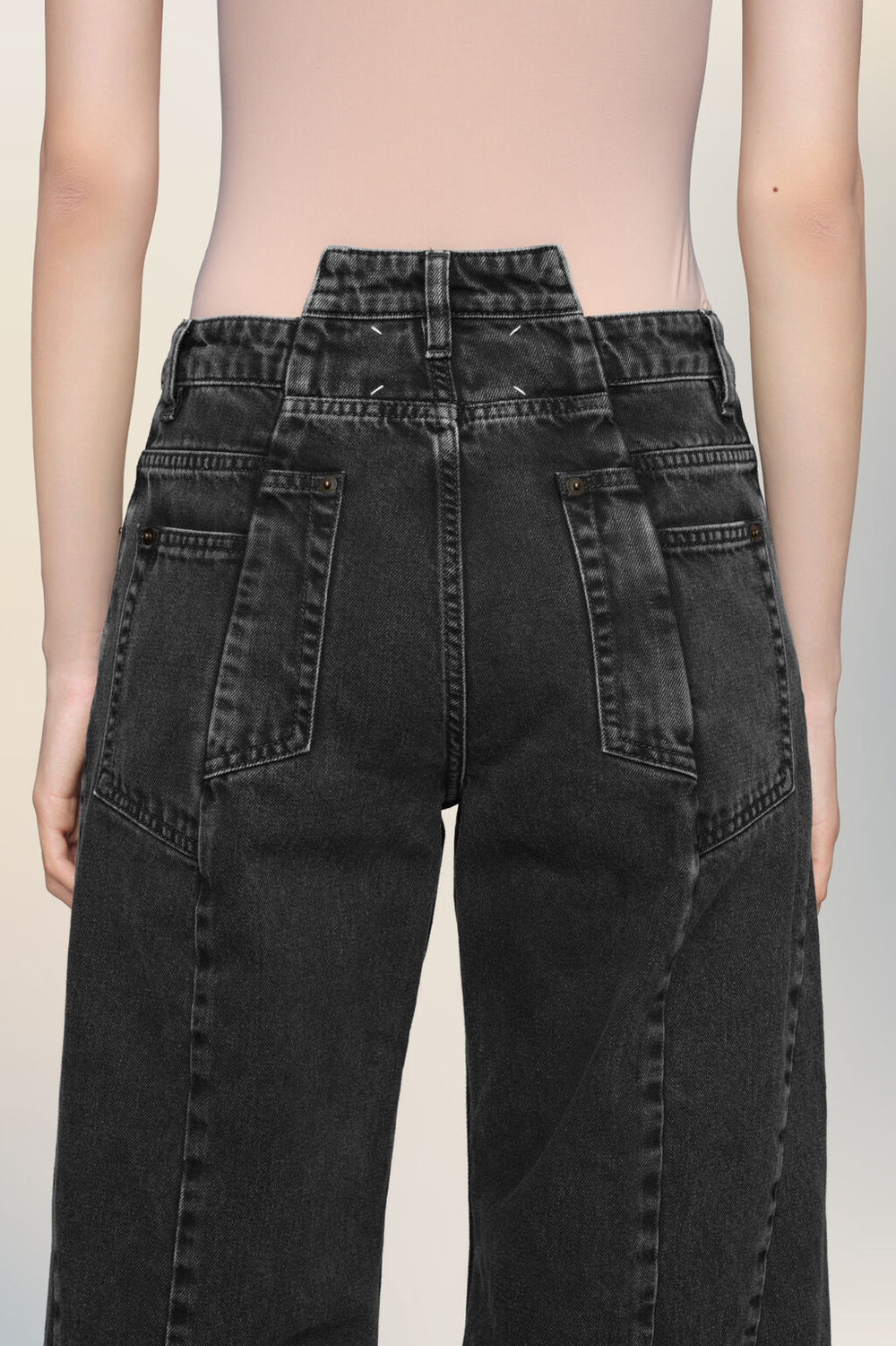 Cut-out jeans
