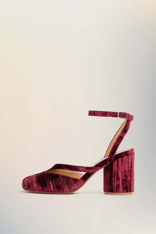 Tabi sandal pump