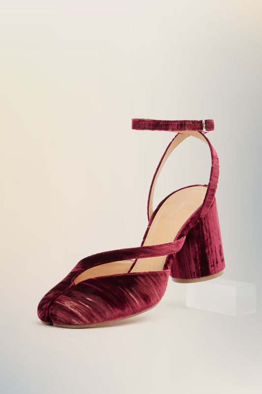 Tabi sandal pump